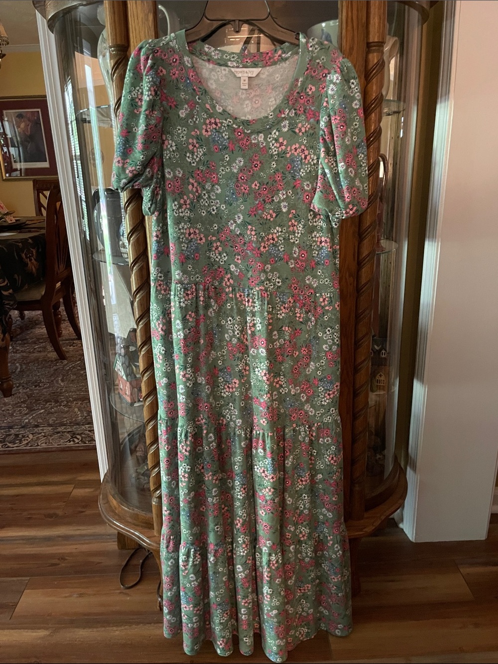 crown & ivy Green Floral Puff-Sleeve Maxi Dress medium